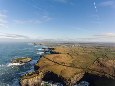 Anteni döngü kafa yarımadanın Batı Clare, İrlanda için. Kilkee Beach 