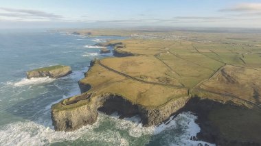 Anteni döngü kafa yarımadanın Batı Clare, İrlanda için. Kilkee Beach 