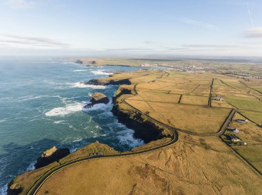 Anteni döngü kafa yarımadanın Batı Clare, İrlanda için. Kilkee Beach 
