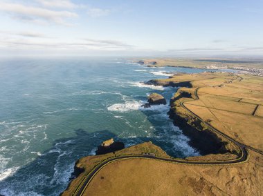 Anteni döngü kafa yarımadanın Batı Clare, İrlanda için. Kilkee Beach 