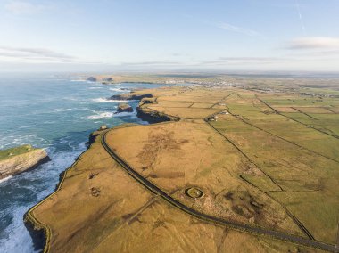 Anteni döngü kafa yarımadanın Batı Clare, İrlanda için. Kilkee Beach 