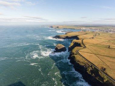 Anteni döngü kafa yarımadanın Batı Clare, İrlanda için. Kilkee Beach 