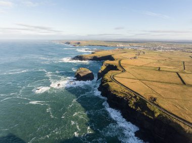 Anteni döngü kafa yarımadanın Batı Clare, İrlanda için. Kilkee Beach 