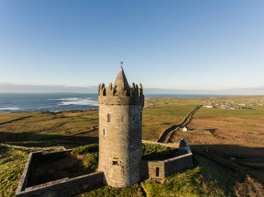 Epic hava manzara İrlandalı kale manzara görünümünden Doolin co