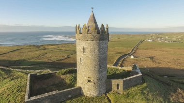 Epic hava manzara İrlandalı kale manzara görünümünden Doolin co