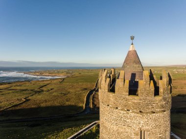 Epic hava manzara İrlandalı kale manzara görünümünden Doolin co