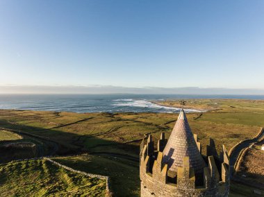 Epic hava manzara İrlandalı kale manzara görünümünden Doolin co