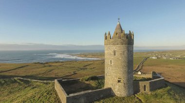 Epic hava manzara İrlandalı kale manzara görünümünden Doolin co