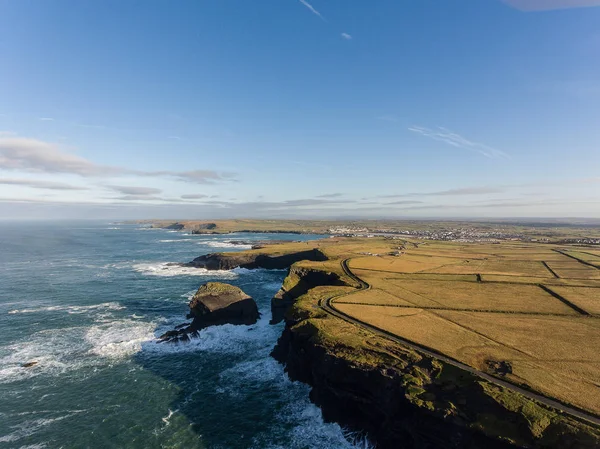 Anteni döngü kafa yarımadanın Batı Clare, İrlanda için. Kilkee Beach 