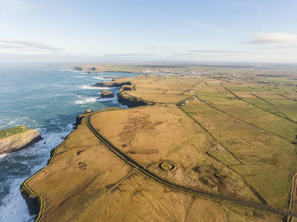 Aerial Loop Head Peninsula en West Clare, Irlanda. Kilkee Beach —  Fotos de Stock