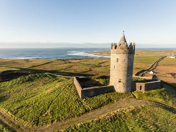 Επική εναέρια γραφική ιρλανδικό κάστρο τοπίο από Doolin στο Co — Φωτογραφία Αρχείου