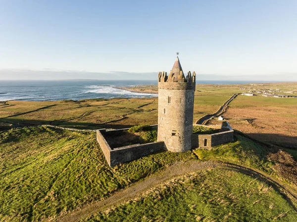 Επική εναέρια γραφική ιρλανδικό κάστρο τοπίο από Doolin στο Co — Φωτογραφία Αρχείου
