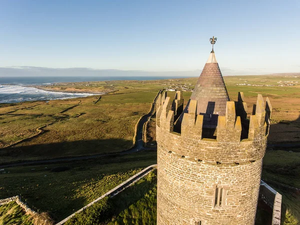Epic hava manzara İrlandalı kale manzara görünümünden Doolin co