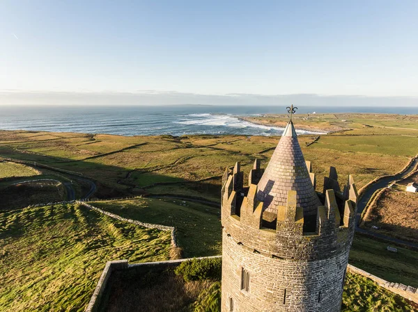 Epic hava manzara İrlandalı kale manzara görünümünden Doolin co