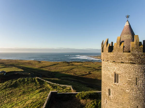 Epic hava manzara İrlandalı kale manzara görünümünden Doolin co
