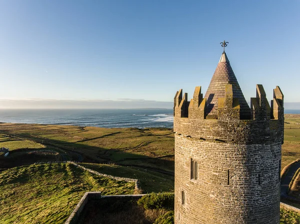 Epic hava manzara İrlandalı kale manzara görünümünden Doolin co