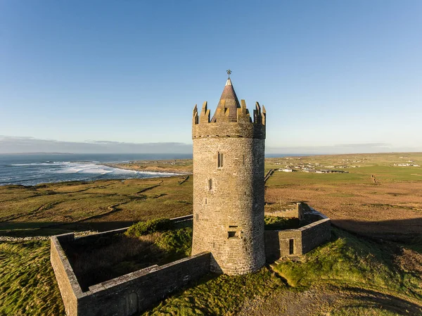 Epic hava manzara İrlandalı kale manzara görünümünden Doolin co