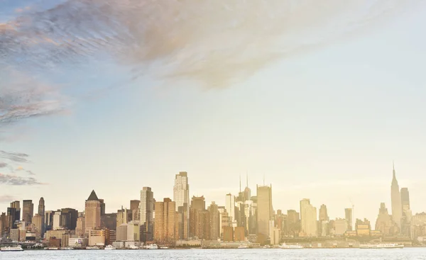 Νέα Υόρκη ορόσημο cityscape στον ορίζοντα. διάσημο nyc ορίζοντα πάνω από τον ποταμό hudson — Φωτογραφία Αρχείου
