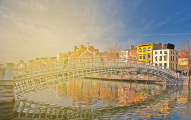 dublin City güzel İrlanda landmark. ünlü ha-penny Köprüsü 