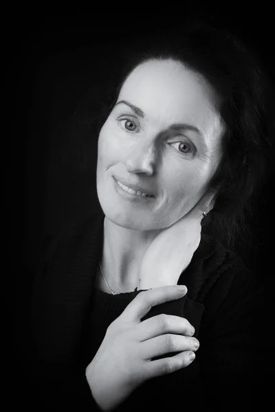 アイルランド梨花顔黒と白のクローズ アップの肖像画の写真 — ストック写真