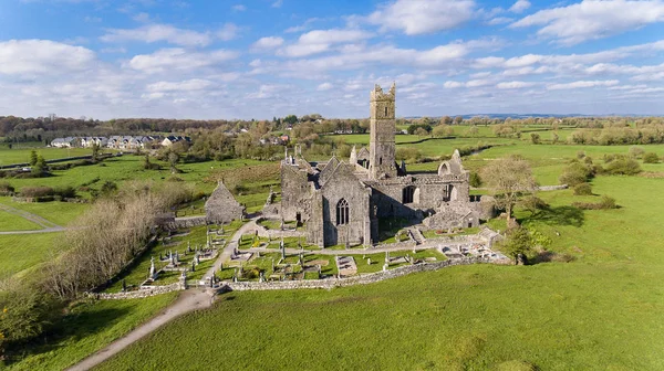 Aerial view of an Irish public free tourist landmark, Quin Abbey, County clare, Ireland. Aerial landscape view of this beautiful ancient celtic historical architecture in county clare ireland. — Stock Photo, Image