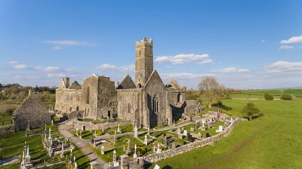 Aerial view of an Irish public free tourist landmark, Quin Abbey, County clare, Ireland. Aerial landscape view of this beautiful ancient celtic historical architecture in county clare ireland. — Stock Photo, Image