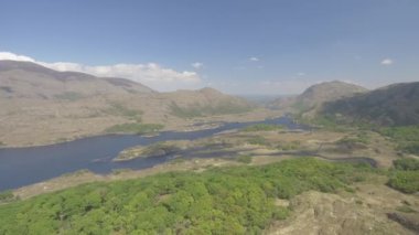 Kerry, county kerry, Ireland yüzükteki havadan görünümü Killarney Milli Parkı. epik hava doğal bir İrlandalı manzara. düz video profili.