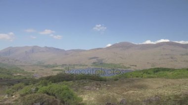 Kerry, county kerry, Ireland yüzükteki havadan görünümü Killarney Milli Parkı. epik hava doğal bir İrlandalı manzara. düz video profili.