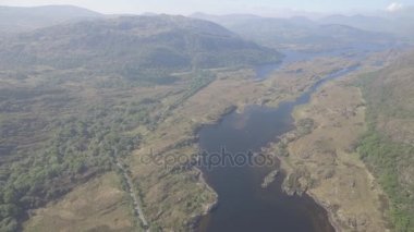 Kerry, county kerry, Ireland yüzükteki havadan görünümü Killarney Milli Parkı. epik hava doğal bir İrlandalı manzara. düz video profili.
