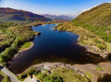 Yüzük Kerry, County Kerry, Ireland havadan görünümü Killarney Milli Parkı. Doğal İrlandalı kırsal manzara güzel doğal anteni. 