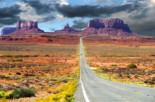 Monument Valley on the border between Arizona and Utah in United — Stock Photo, Image