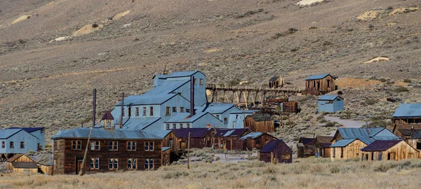 Abandonado viejo salvaje occidental oro fantasma pueblo en decadencia, usa — Foto de Stock