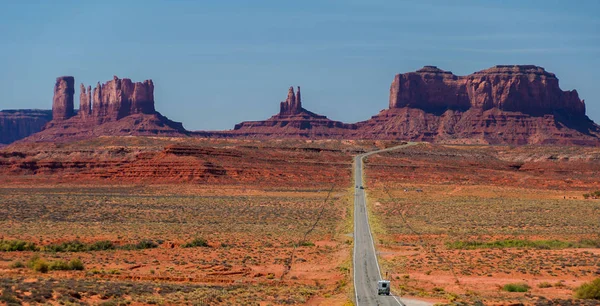 Paisaje escénico de Monument Valley en la frontera entre Arizona y Utah en Estados Unidos — Foto de Stock
