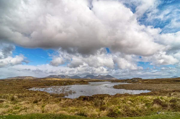 Bela paisagem campestre rural cênica do parque nacional de connemara na Irlanda galway . — Fotografia de Stock