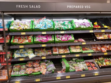 Ennis, İrlanda - 17 Kasım 2017: Aldi deposunda Ennis ilçe CIA