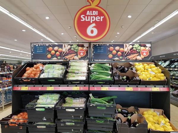 Ένις, Ιρλανδία - 17η Νοεμβρίου 2017: Κατάστημα Aldi στην Ένις County Cla — Φωτογραφία Αρχείου