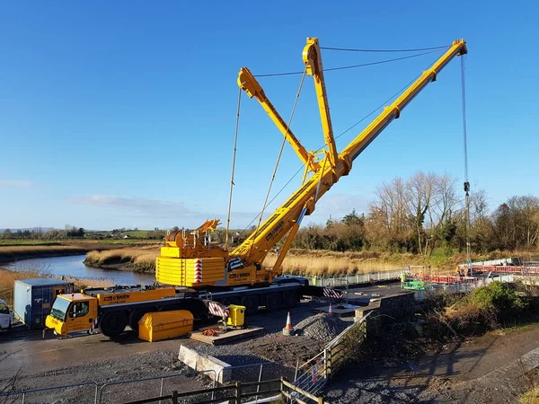 Ennis Irlandia Dec 2017 Duży Ruchomy Żuraw Pracuje Demontaż Mostu — Zdjęcie stockowe