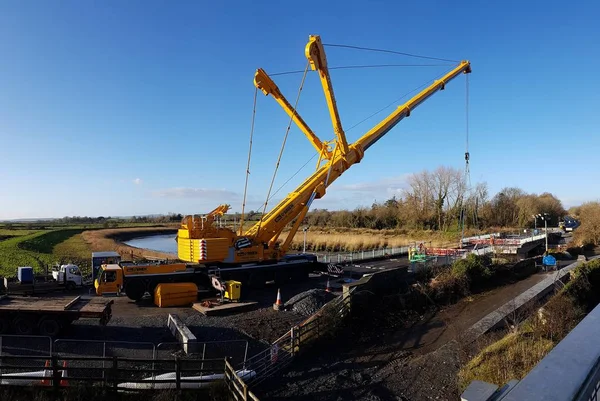 Ennis Irlandia Dec 2017 Duży Ruchomy Żuraw Pracuje Demontaż Mostu — Zdjęcie stockowe