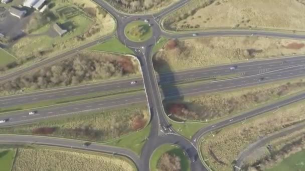 Vue Aérienne Autoroute Irlande Autoroute Avec Pont Carrefours Giratoires Circulation — Video