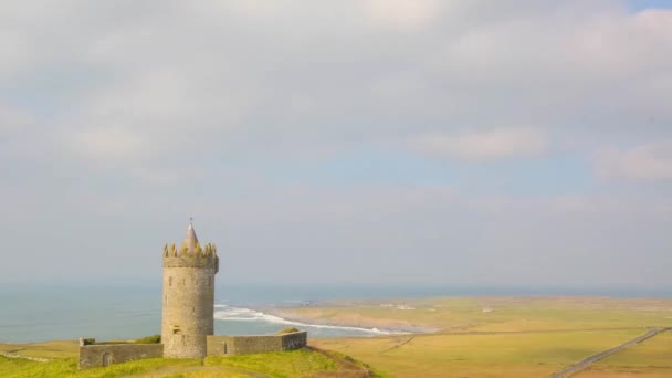 Gyorsított Videóinak Doolin Castle County Clare Írország Gyönyörű Festői Vidék — Stock videók