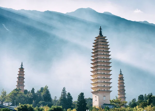 Las Tres Pagodas del Templo de Chongsheng, Dalí, China. Imagen tonificada — Foto de Stock