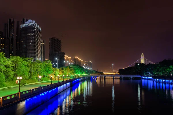 Increíble vista nocturna del río Pearl en Guangzhou, China — Foto de Stock