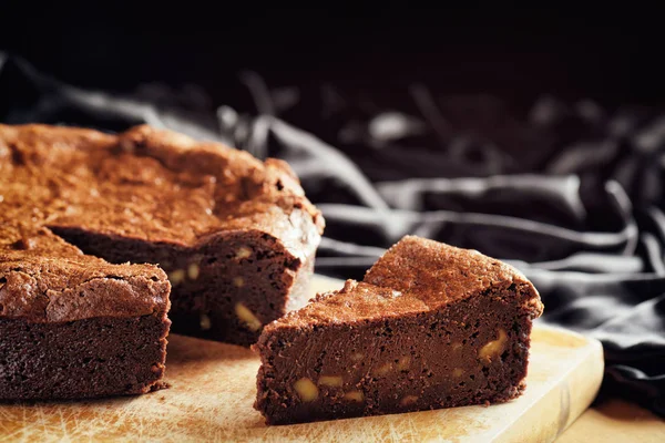 Piece of freshly baked chocolate brownie cake. Sweet dessert — Stock Photo, Image