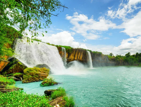 Yük arabası Nur şelale Vietnam Dak Lak ili — Stok fotoğraf