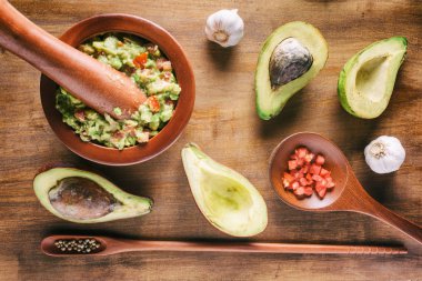 Taze ev yapımı Guacamole. Olgun avokado Meksika sos