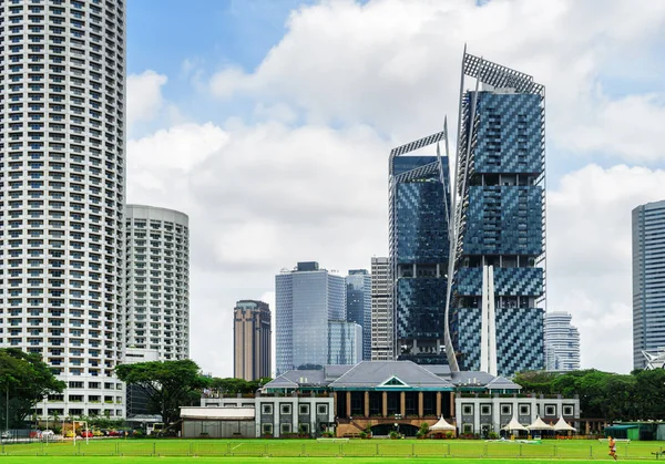 Vacker utsikt över moderna byggnader i centrum av Singapore — Stockfoto