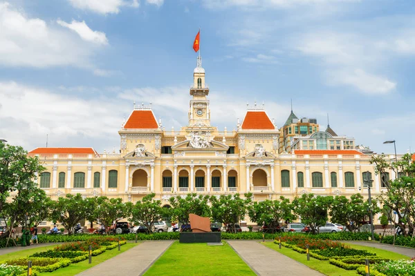 A homlokzat a Ho Chi Minh City Hall, Vietnam — Stock Fotó