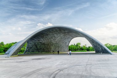 Şaşırtıcı modern pergola benzeri yapıda Gardens Bay tarafından