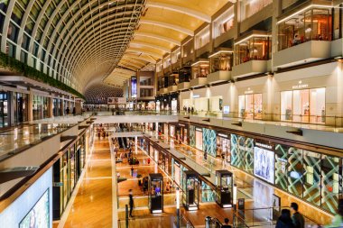 Marina Bay Sands adlı Shoppes, butikler görünümünü