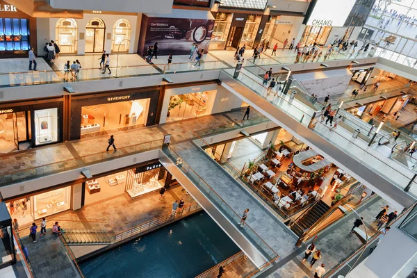 Weergave van winkels op de Shoppes in Marina Bay Sands — Stockfoto
